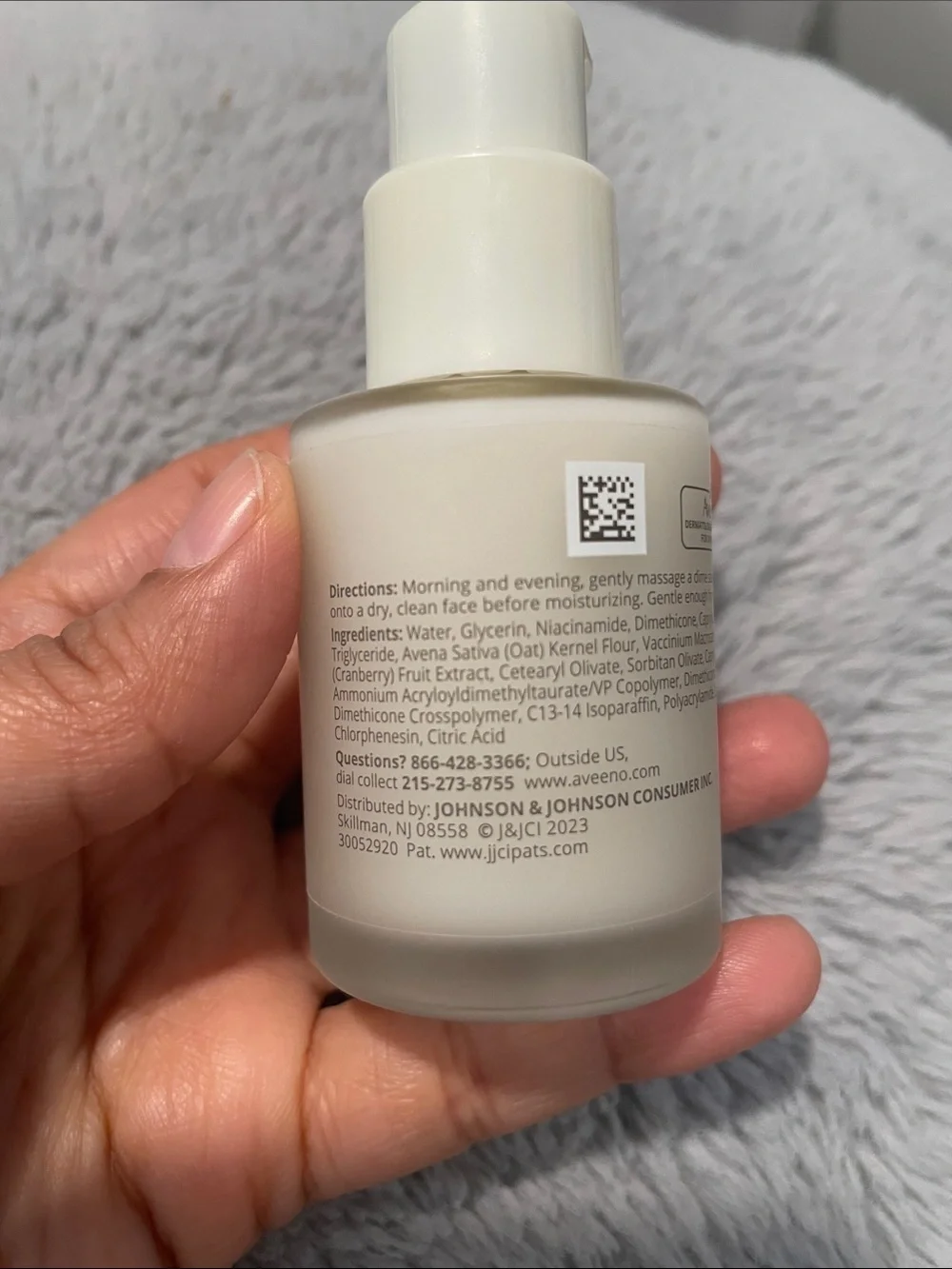 Calm + Restore Age Renewal Serum for Sensitive Skin — White
